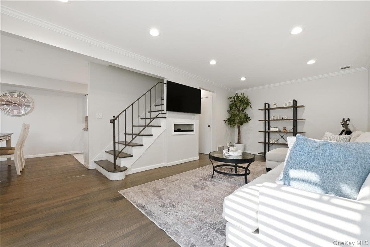47 Alhambra Drive photo 1
