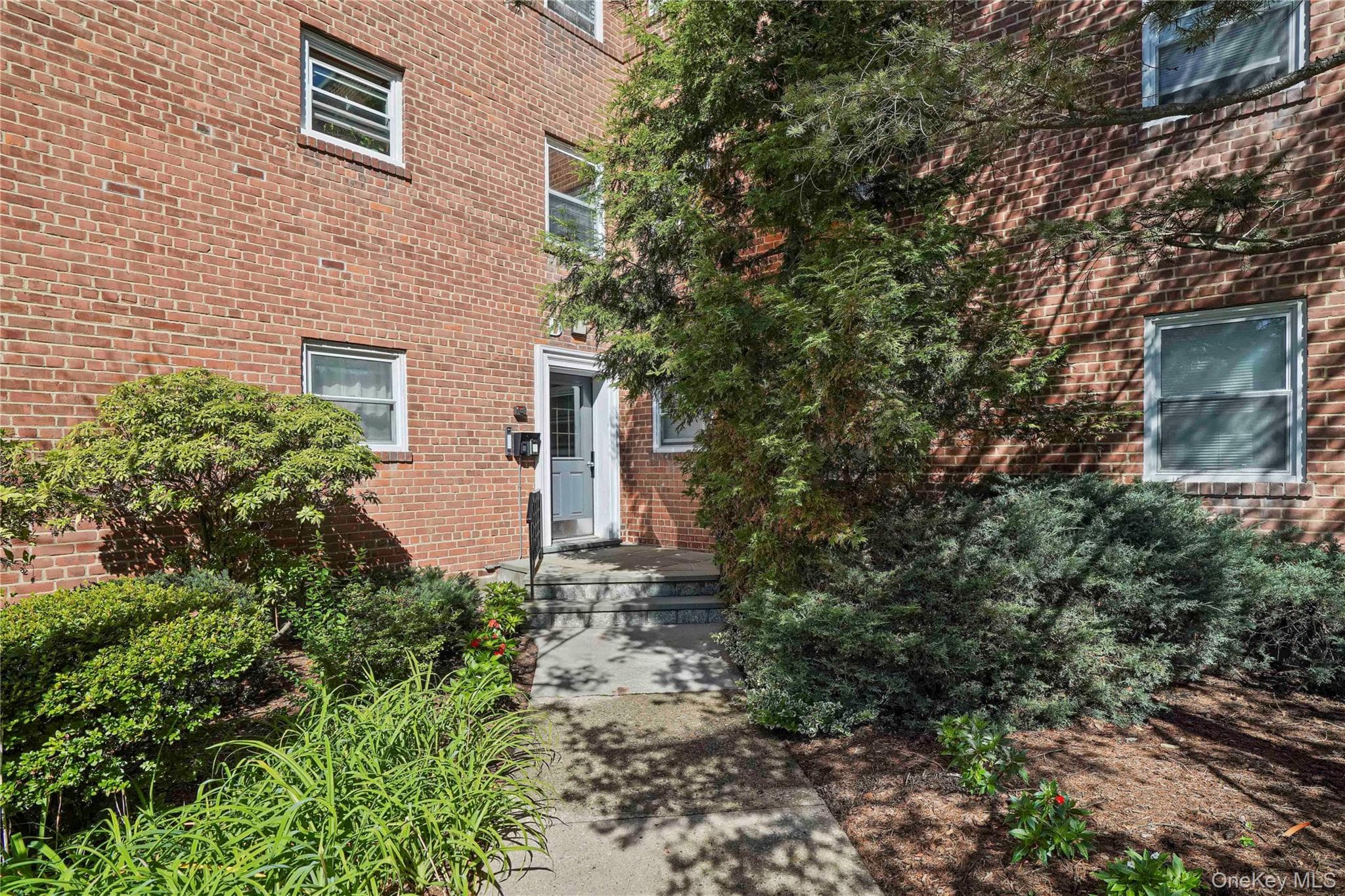 330 S Broadway Unit: D11 thumbnail 2
