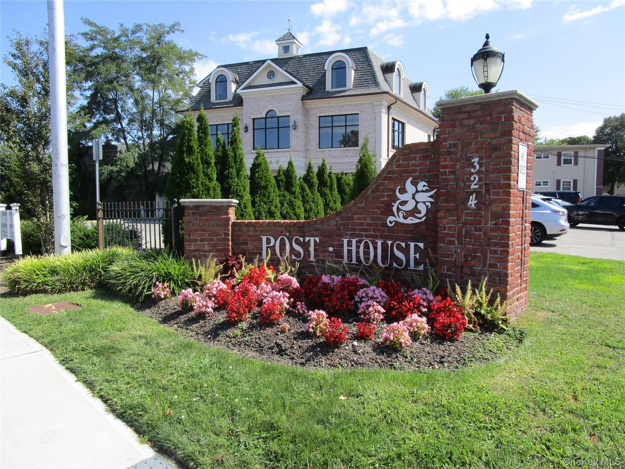 324 Post Avenue Unit: 11-I, Westbury