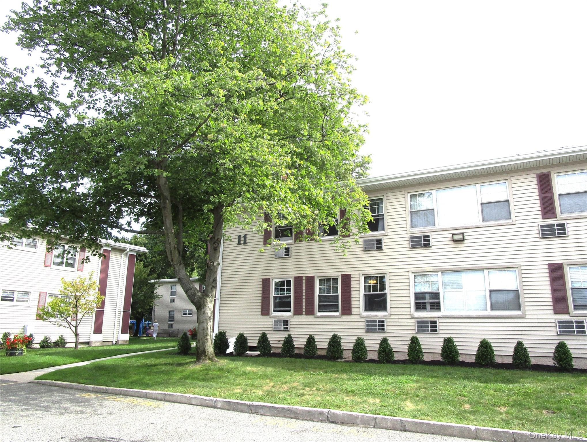 324 Post Avenue Unit: 11-I thumbnail 3