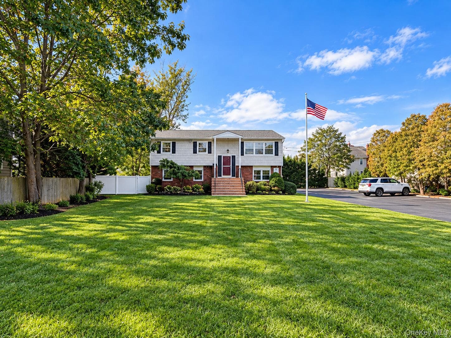60 Little East Neck Road, Babylon