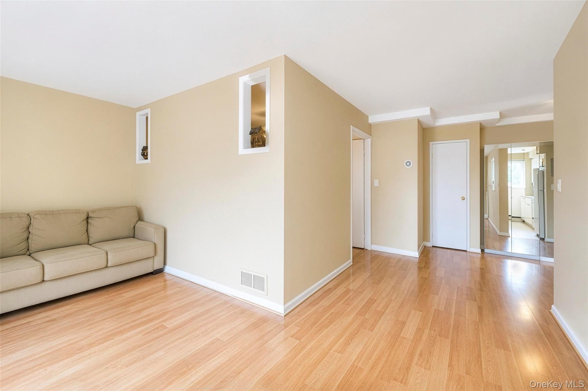 263 N Newbridge Road thumbnail 4