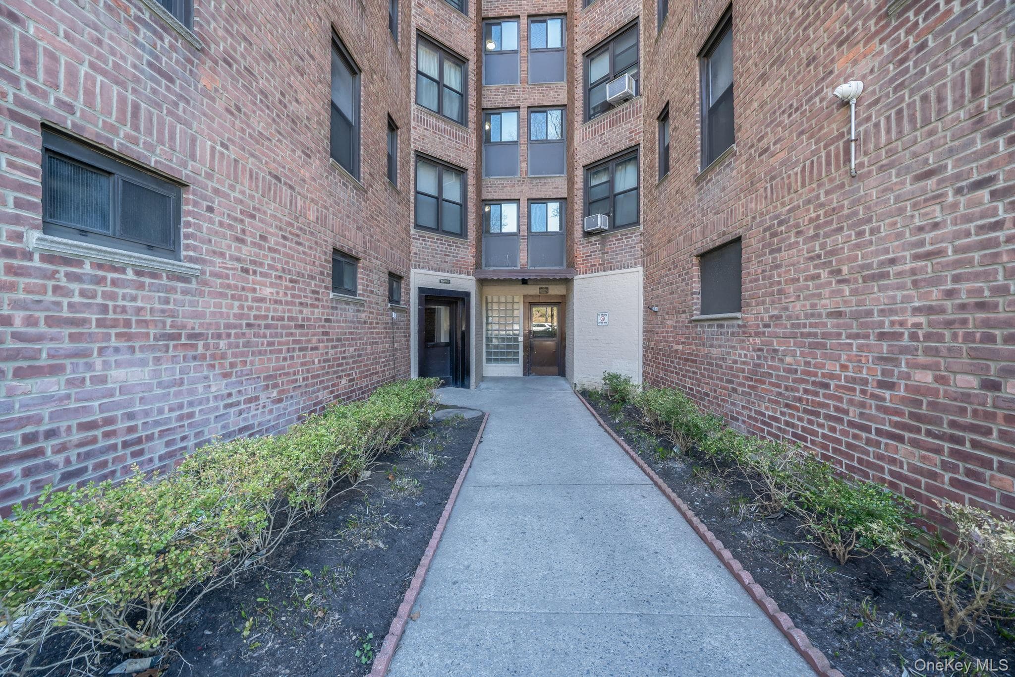 83-85 Woodhaven Boulevard Unit: 3L thumbnail 2