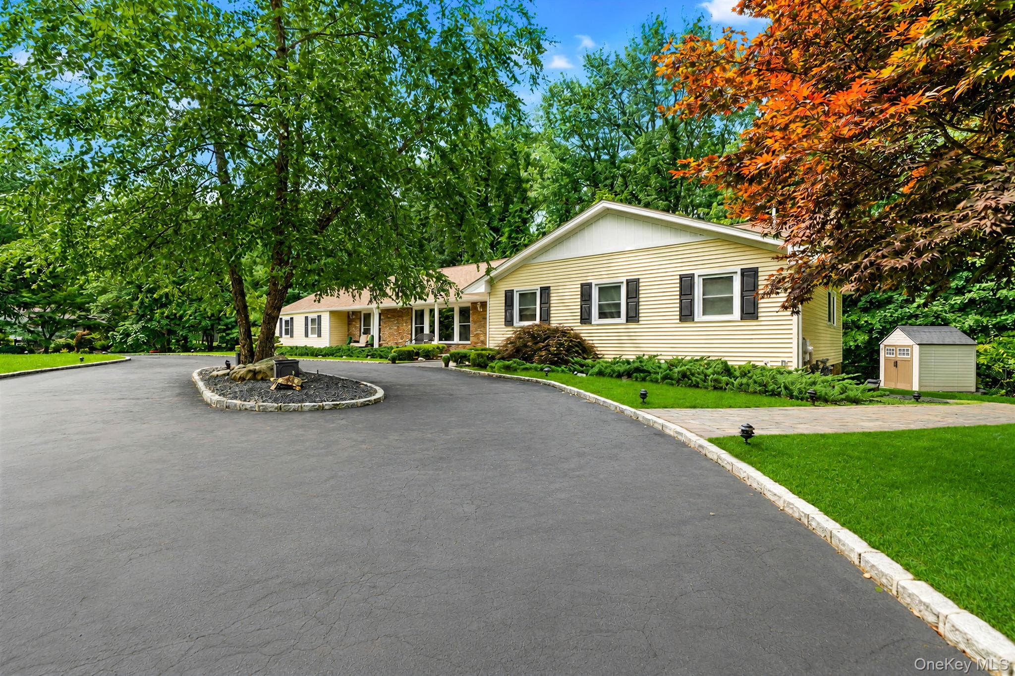 10 Williamsburg Drive, Fort Salonga