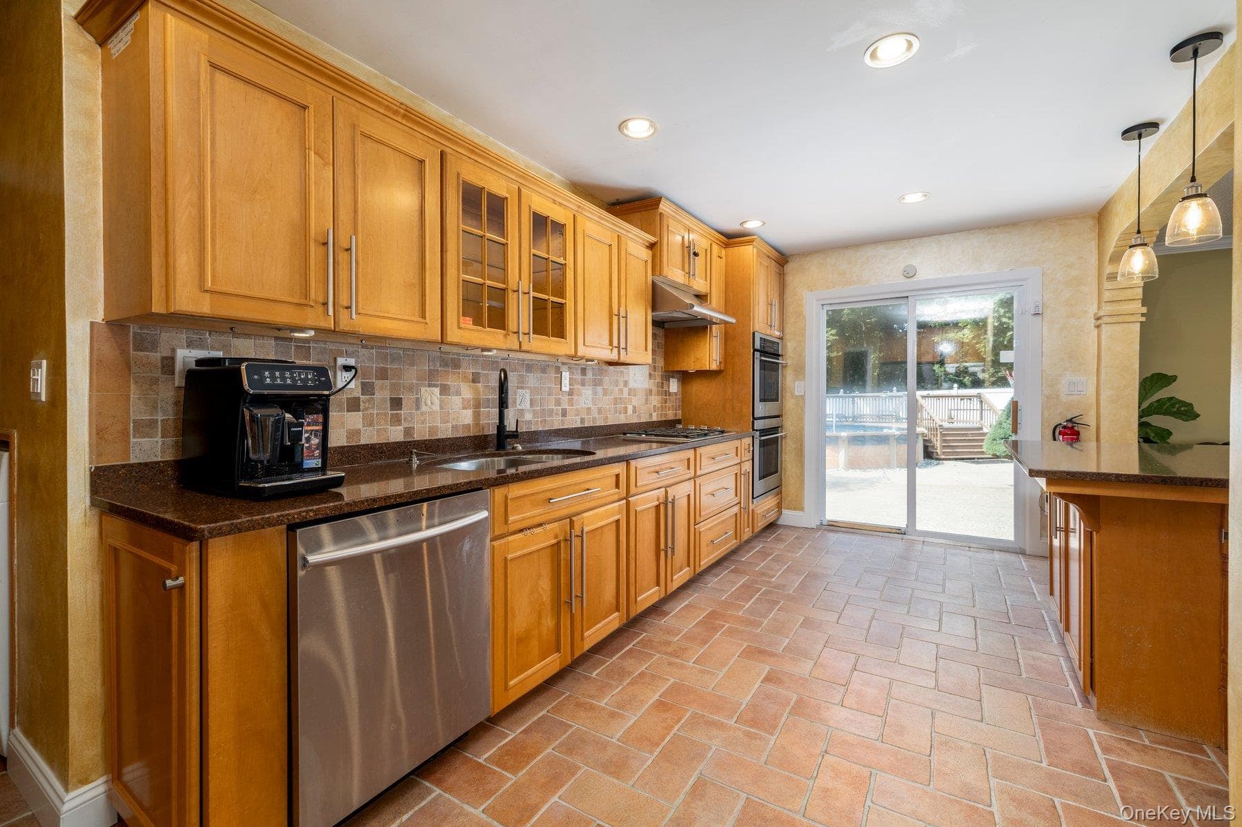 791 Cornwell Avenue thumbnail 15