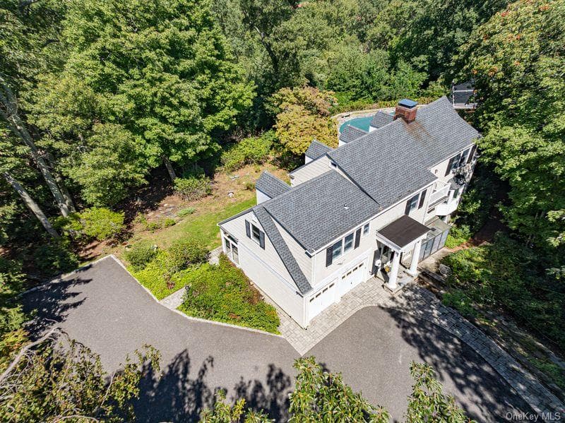 105 Laurel Lane thumbnail 4