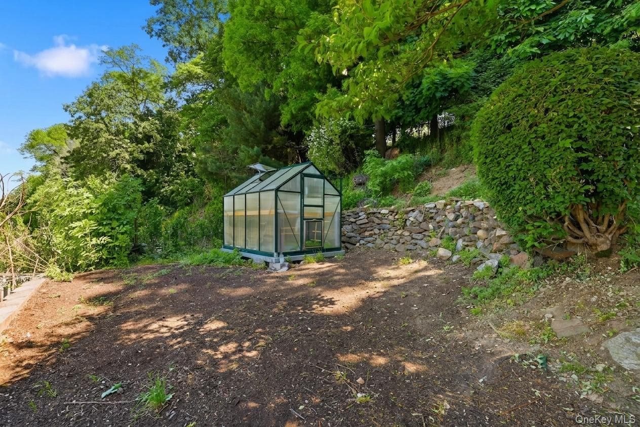29 Montrose Road thumbnail 32