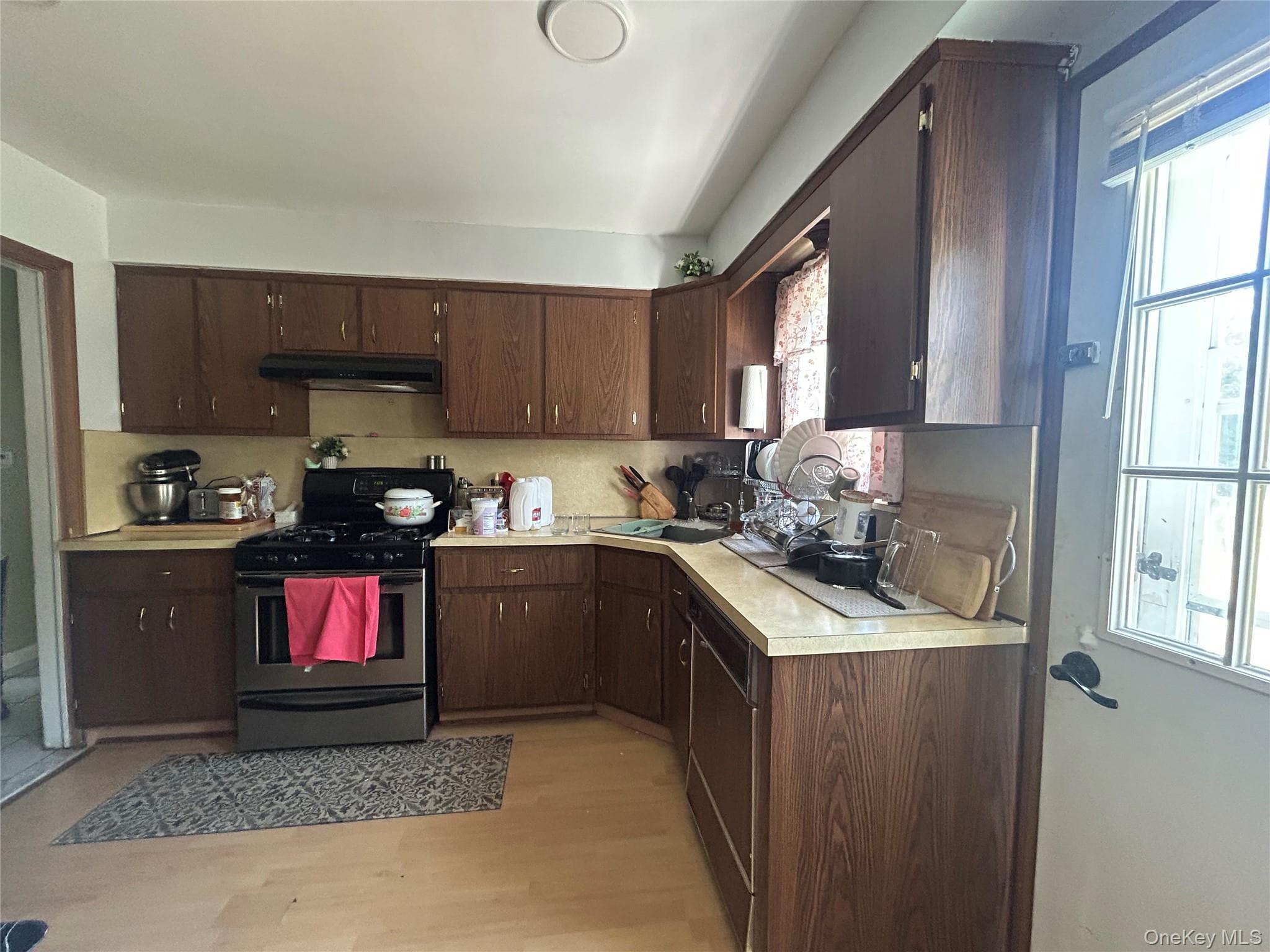 92 Melvin Avenue thumbnail 10