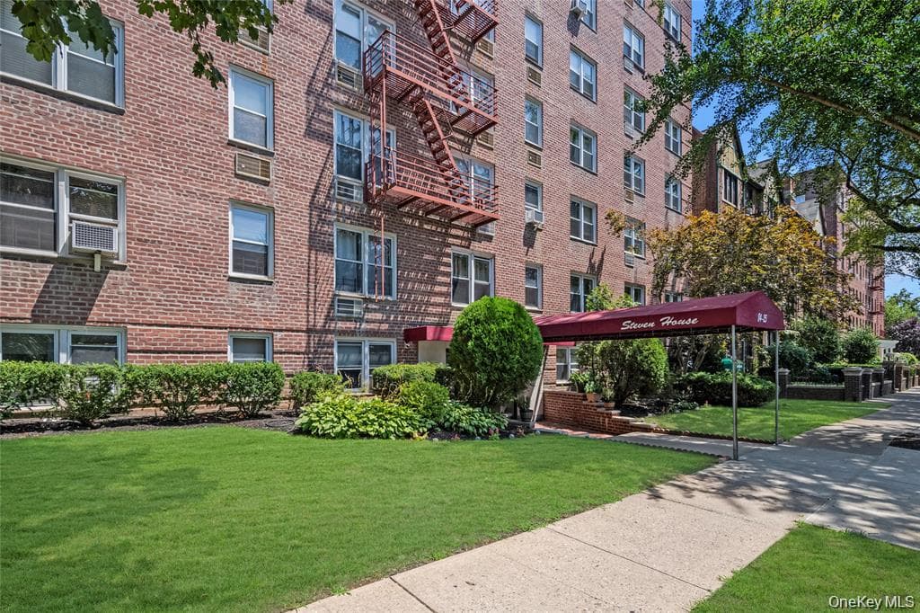84-25 118 Street Unit: 3D, Kew Gardens