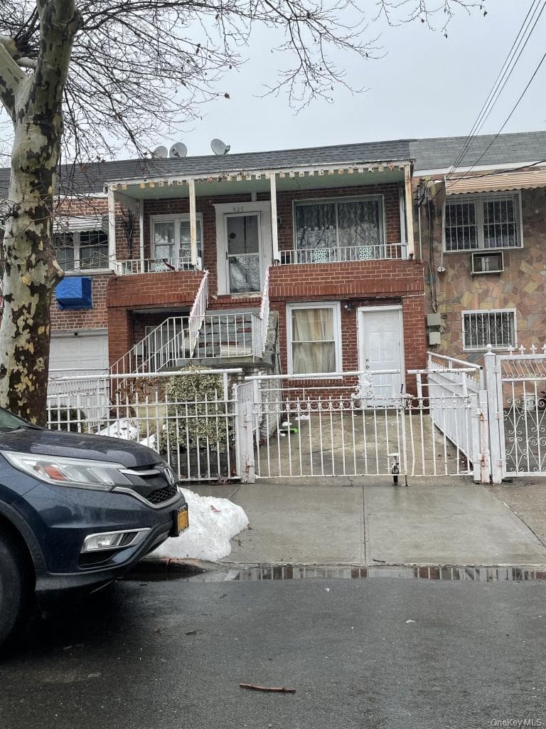 925 E 227th Street, Bronx
