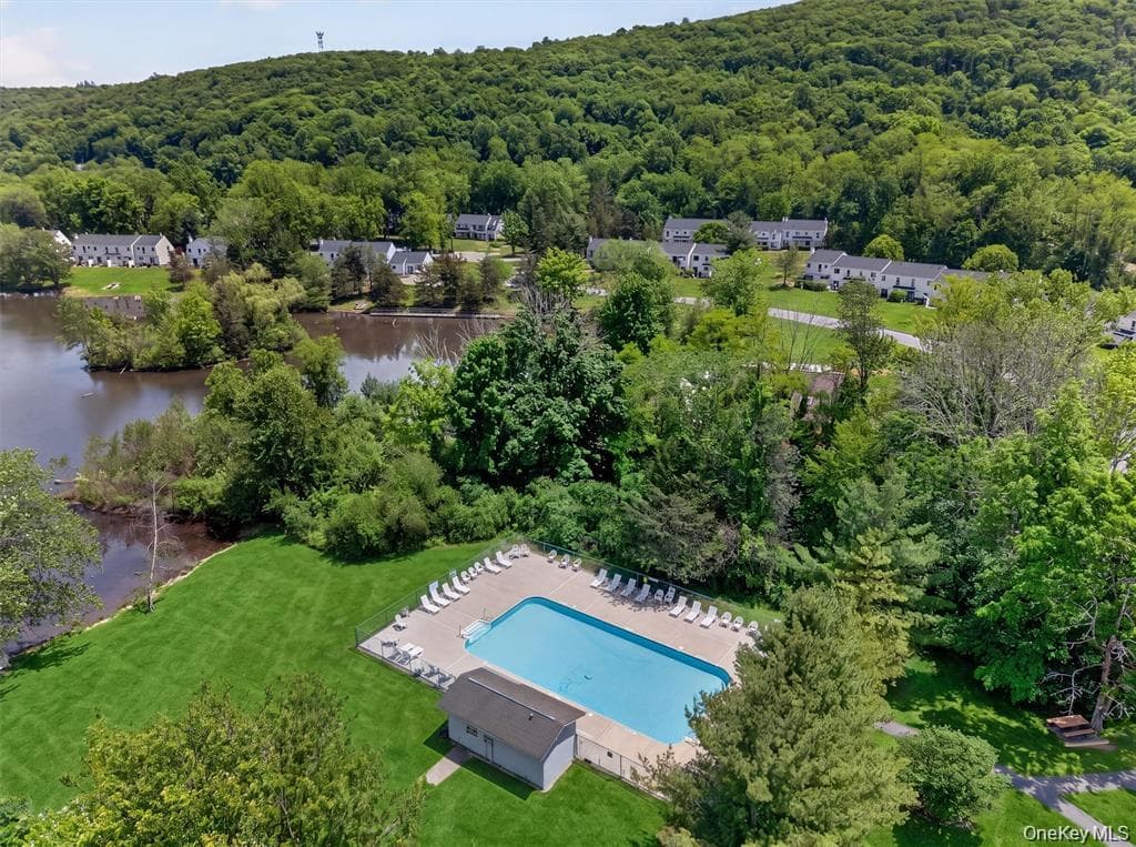 607 Mountain Laurel Drive thumbnail 41