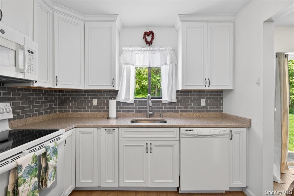607 Mountain Laurel Drive thumbnail 15