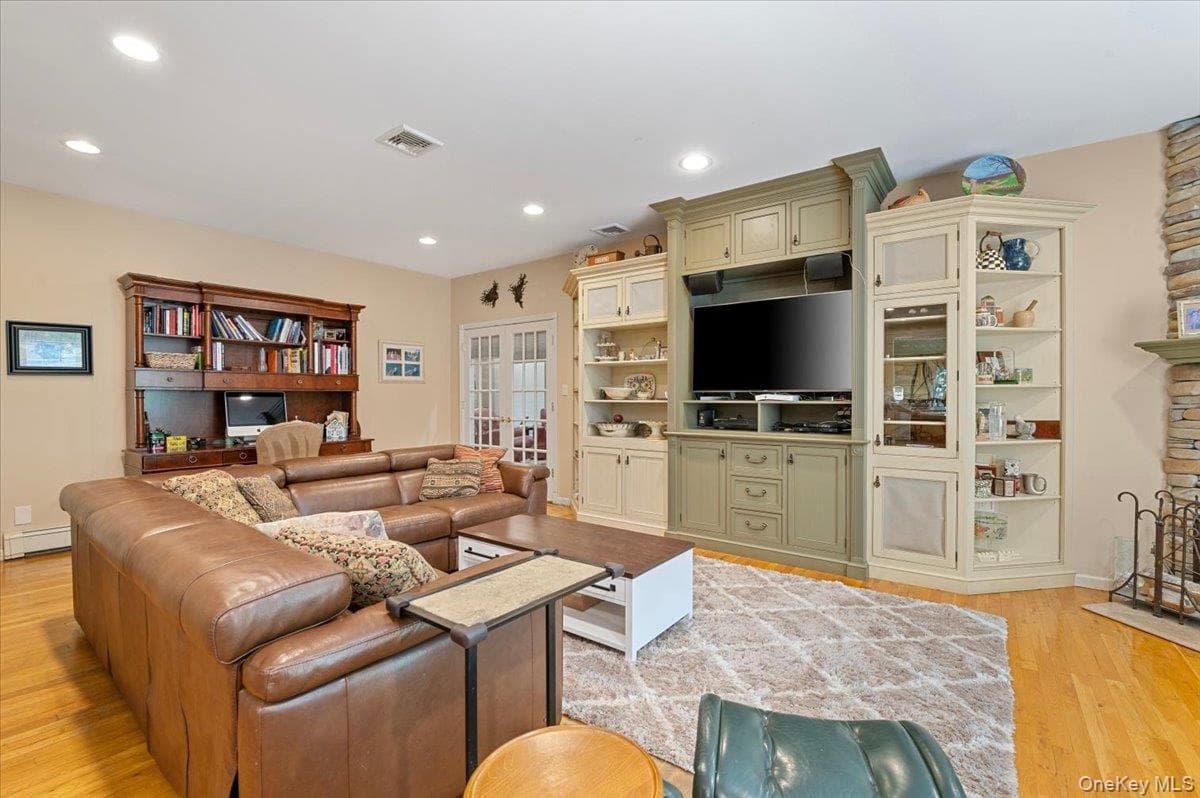 1040 Washington Avenue thumbnail 21