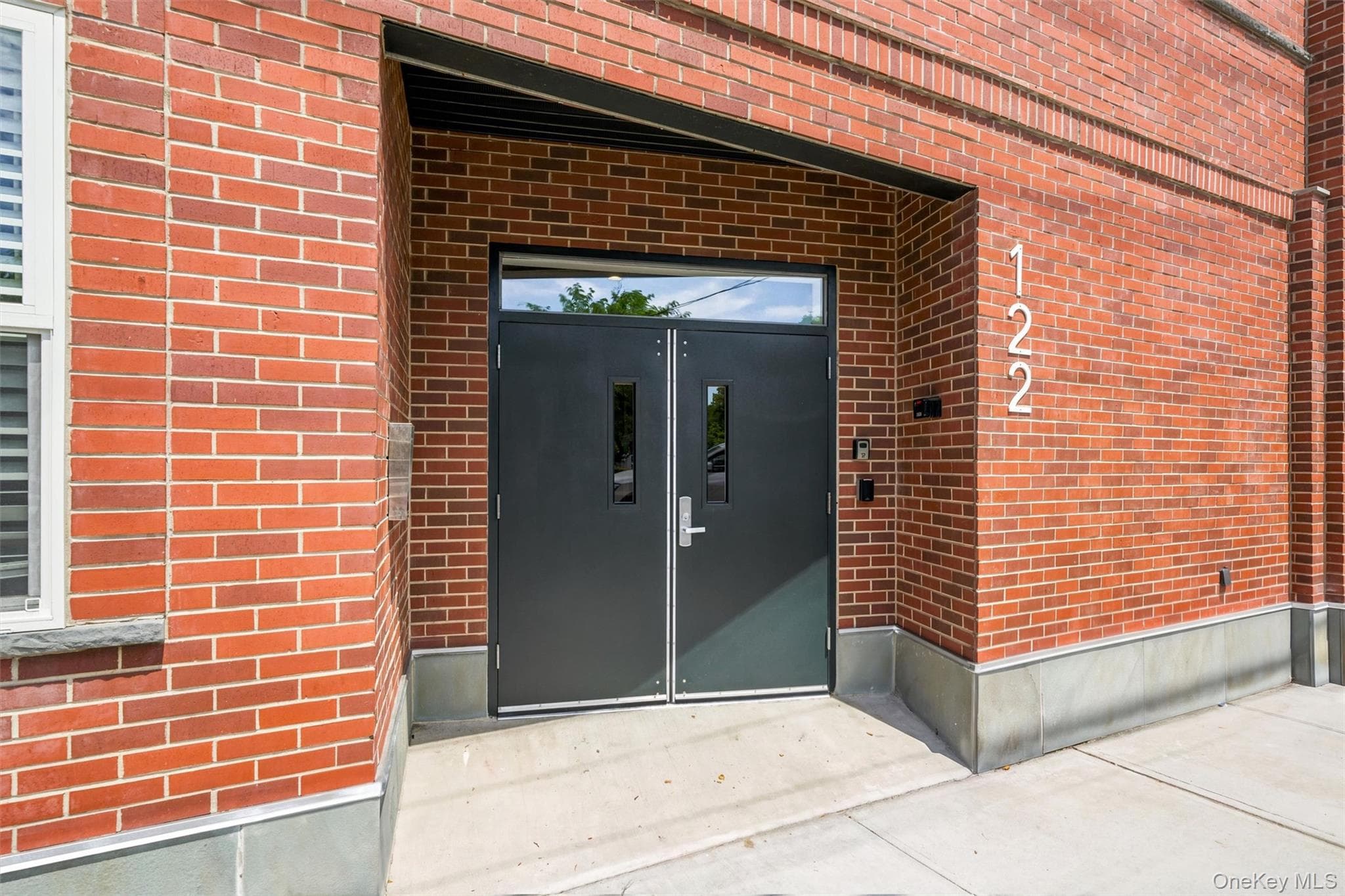 122 Greenwich Avenue thumbnail 7