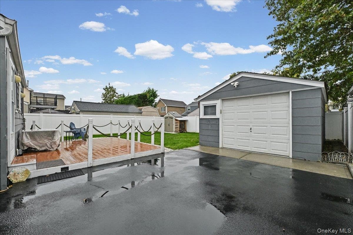 2342 Maple Street thumbnail 14