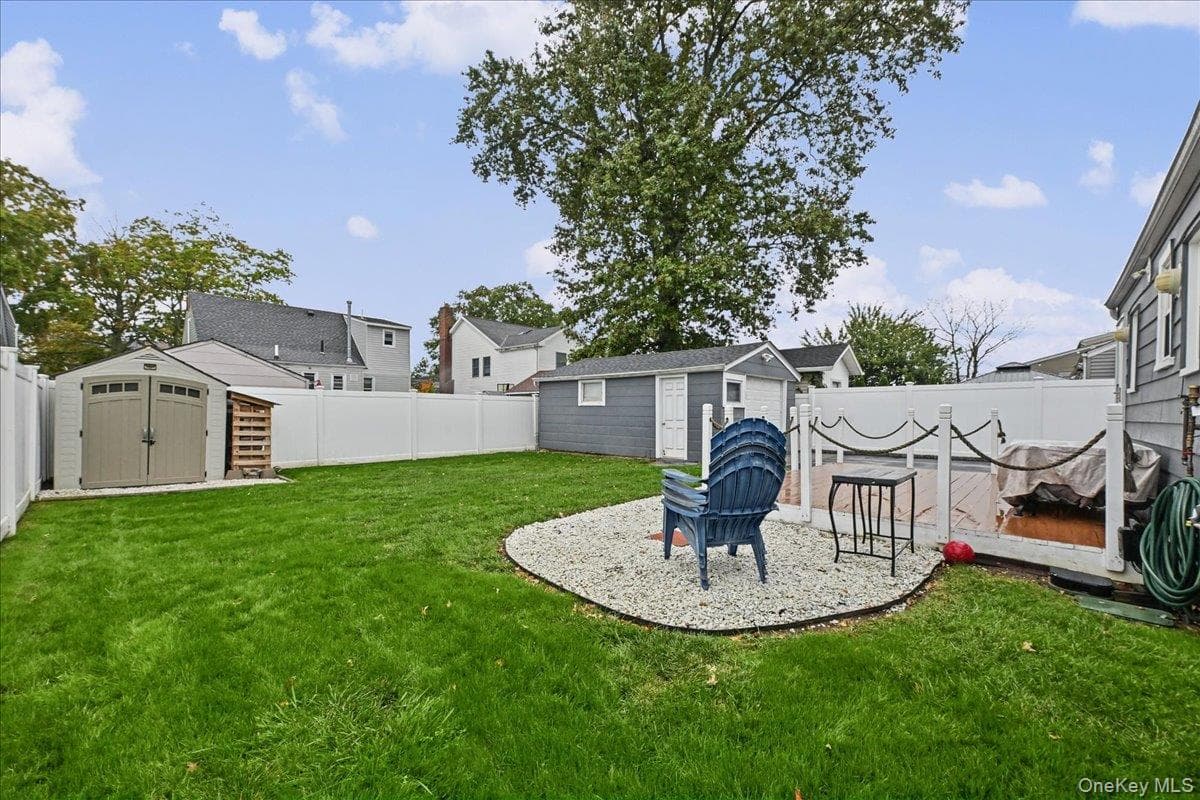 2342 Maple Street thumbnail 16