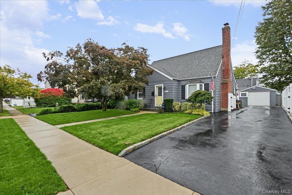 2342 Maple Street thumbnail 2
