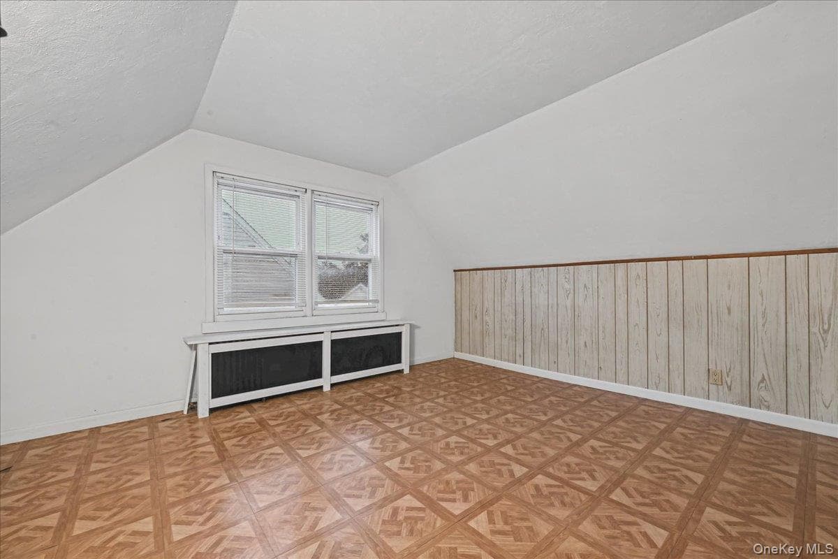 2342 Maple Street thumbnail 11