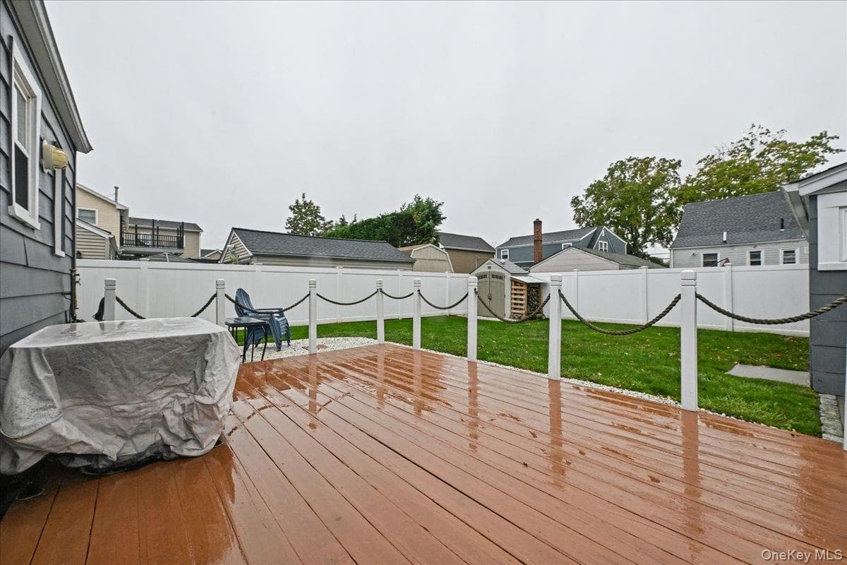 2342 Maple Street thumbnail 13