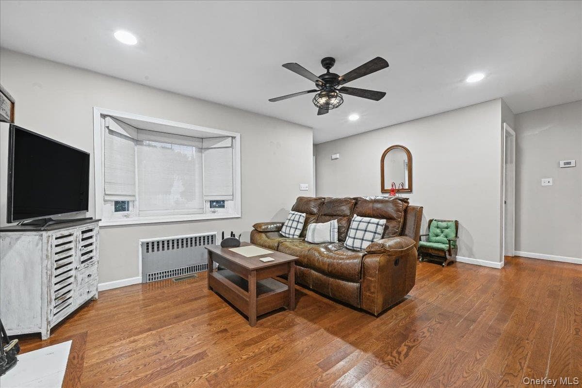 2342 Maple Street thumbnail 4