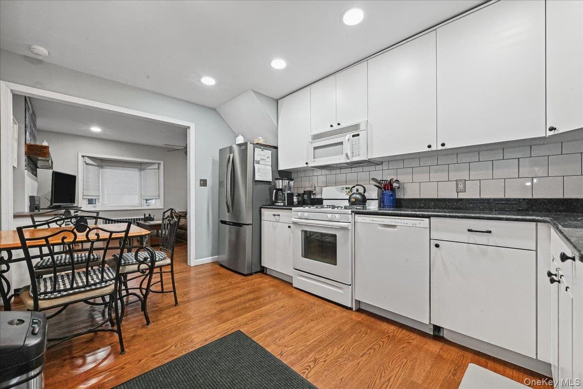2342 Maple Street thumbnail 7