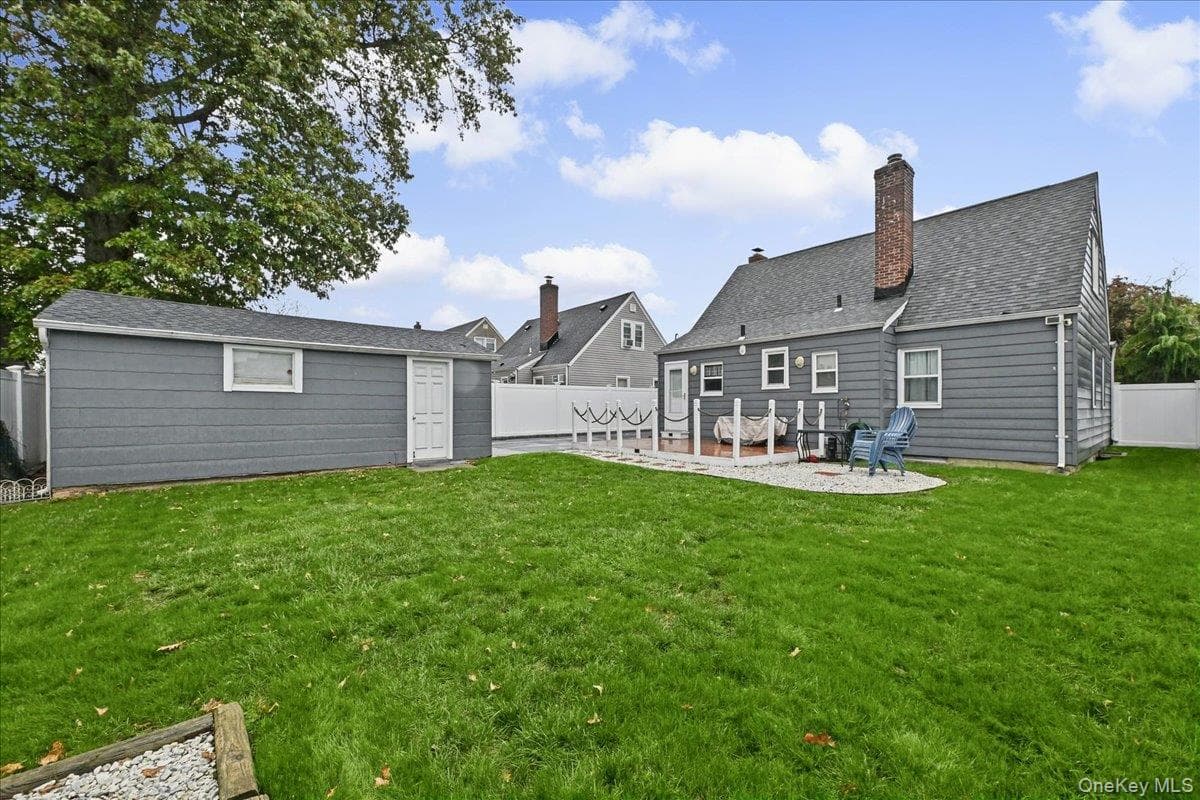 2342 Maple Street thumbnail 17
