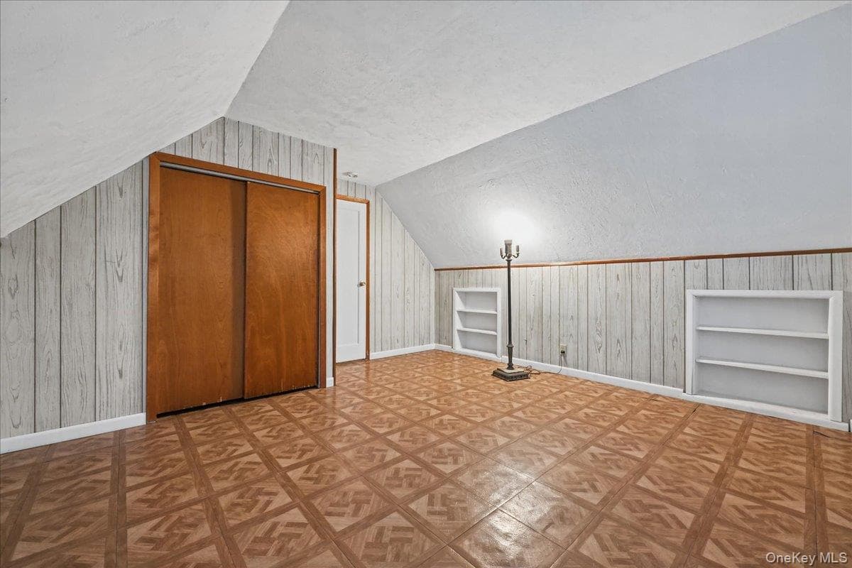 2342 Maple Street thumbnail 12