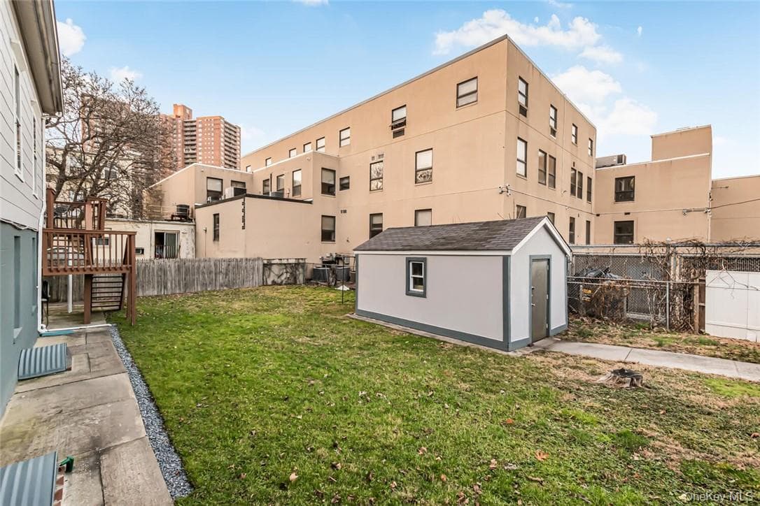 451 W 258th Street thumbnail 30