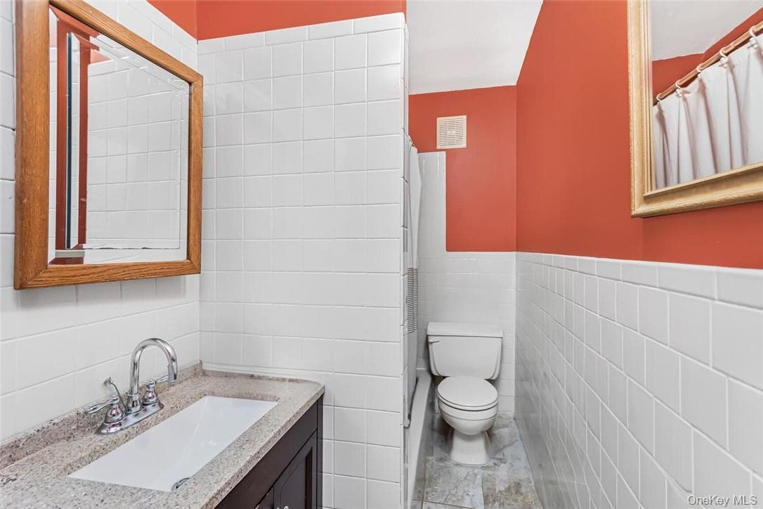 451 W 258th Street thumbnail 13