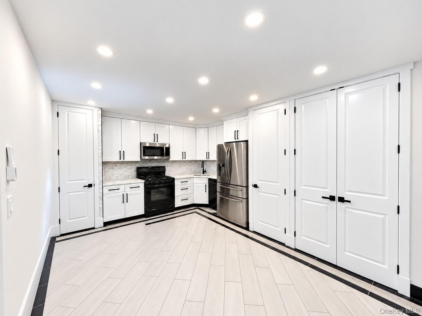 7252 Metropolitan Avenue Unit: 2B thumbnail 4