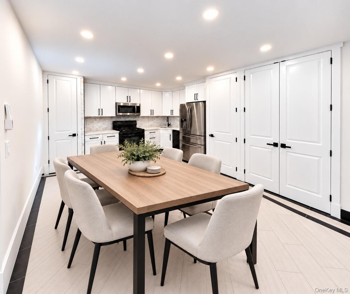 7252 Metropolitan Avenue Unit: 2B thumbnail 5