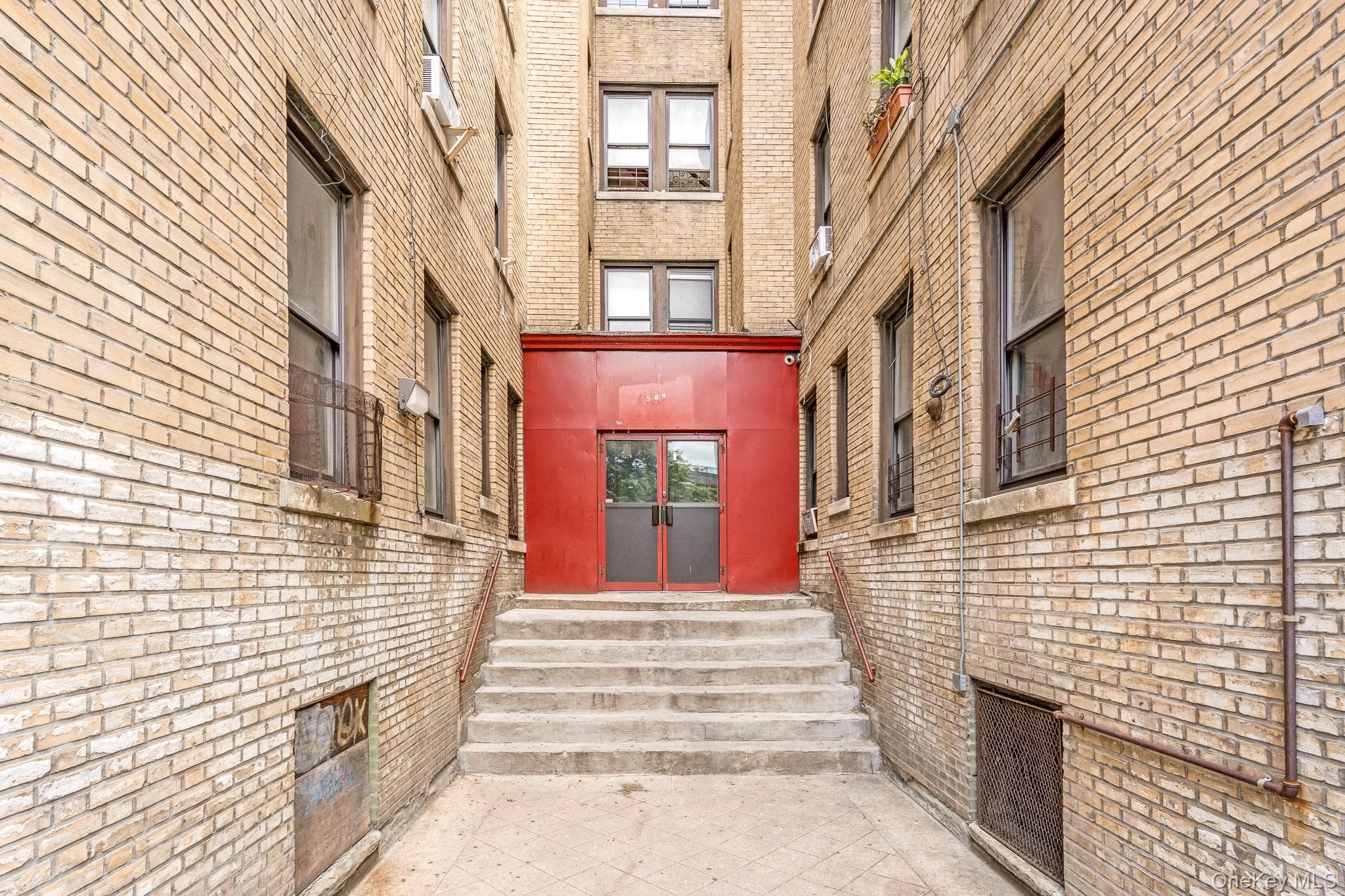 509 W 183rd Street thumbnail 4
