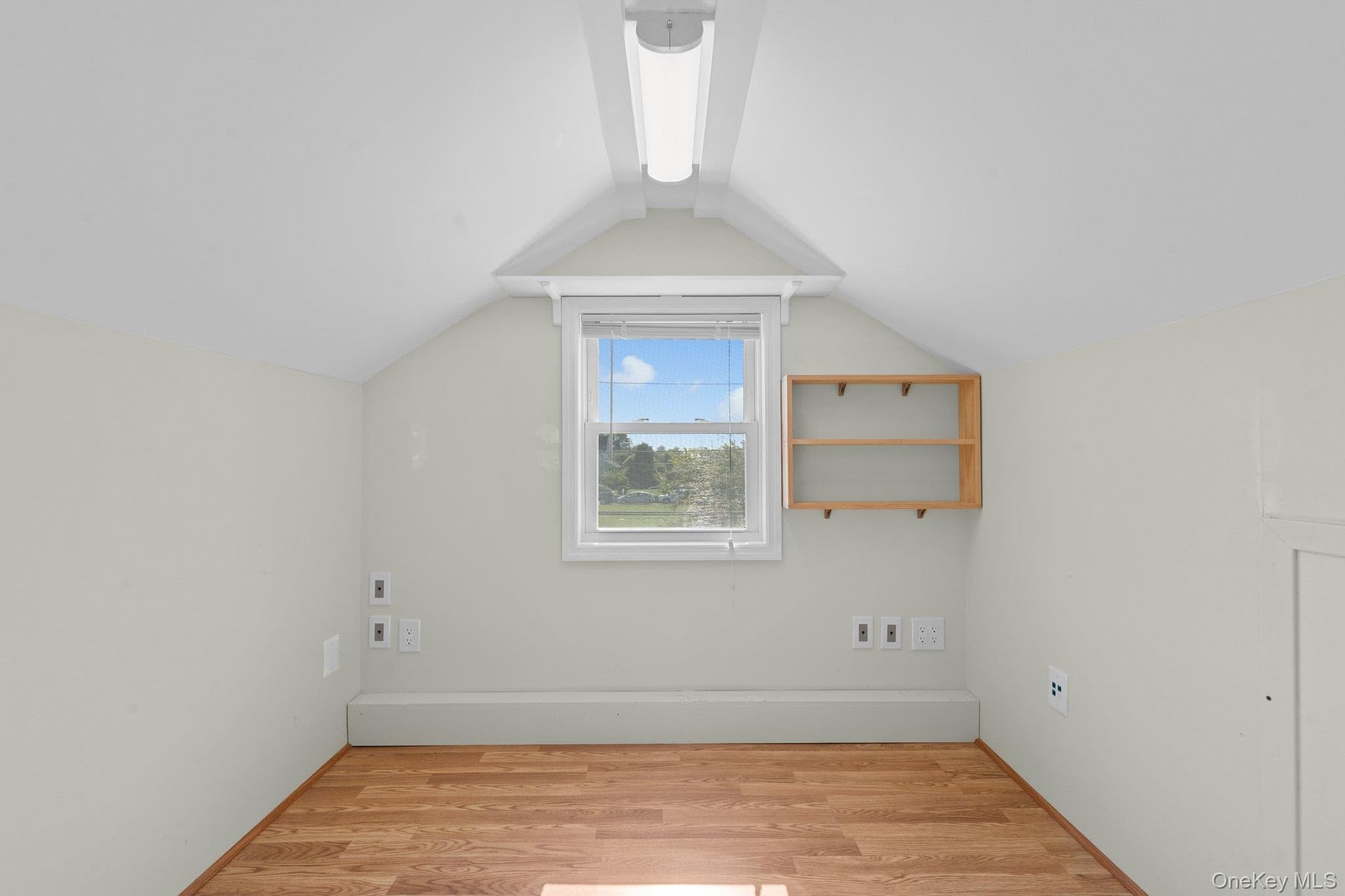 109 Laurel Street thumbnail 25