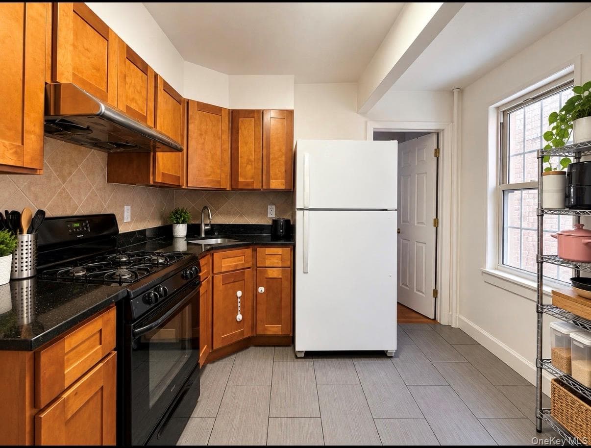 108-38 37th Avenue thumbnail 3