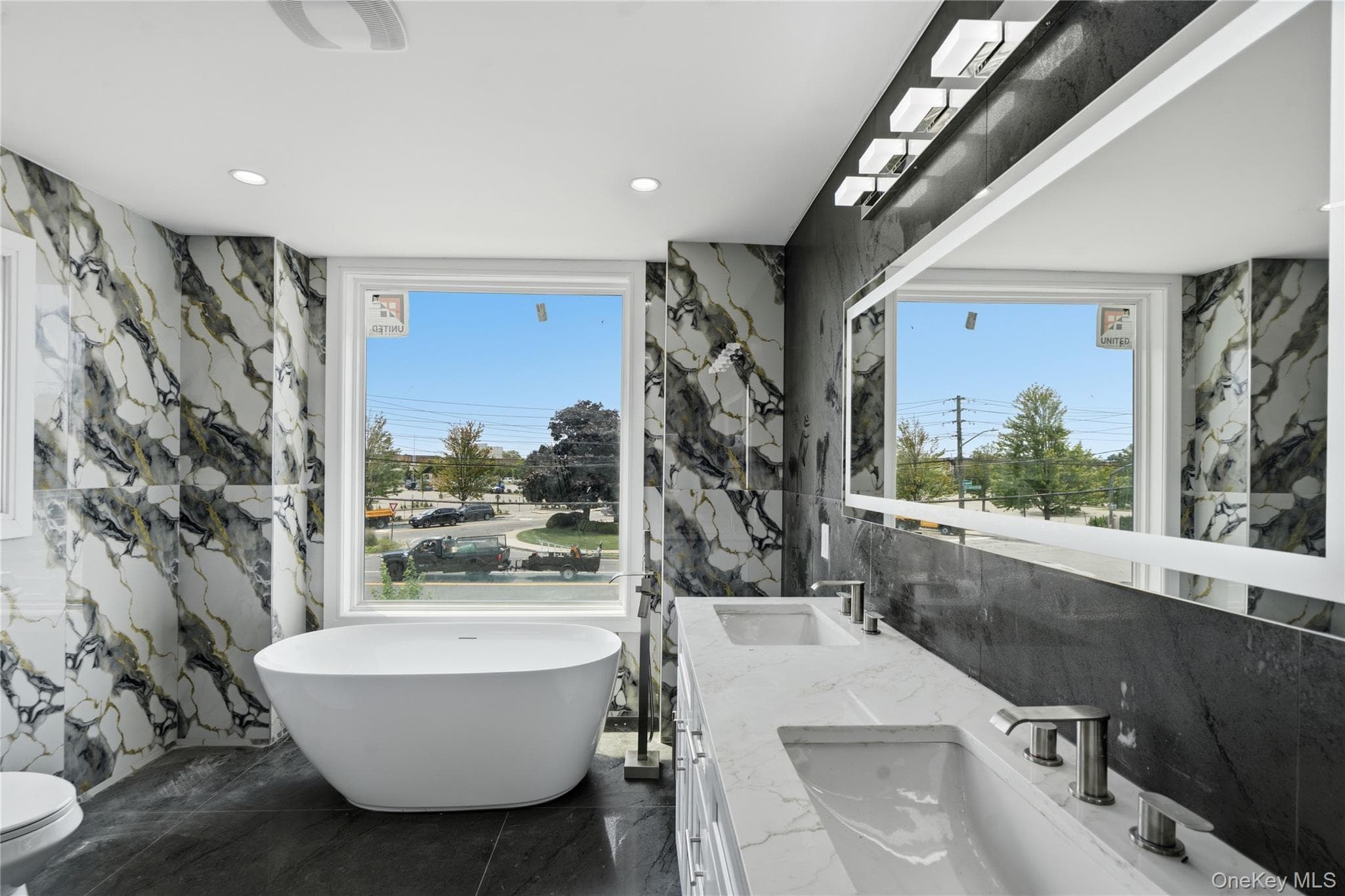 145 Bethpage Road thumbnail 28