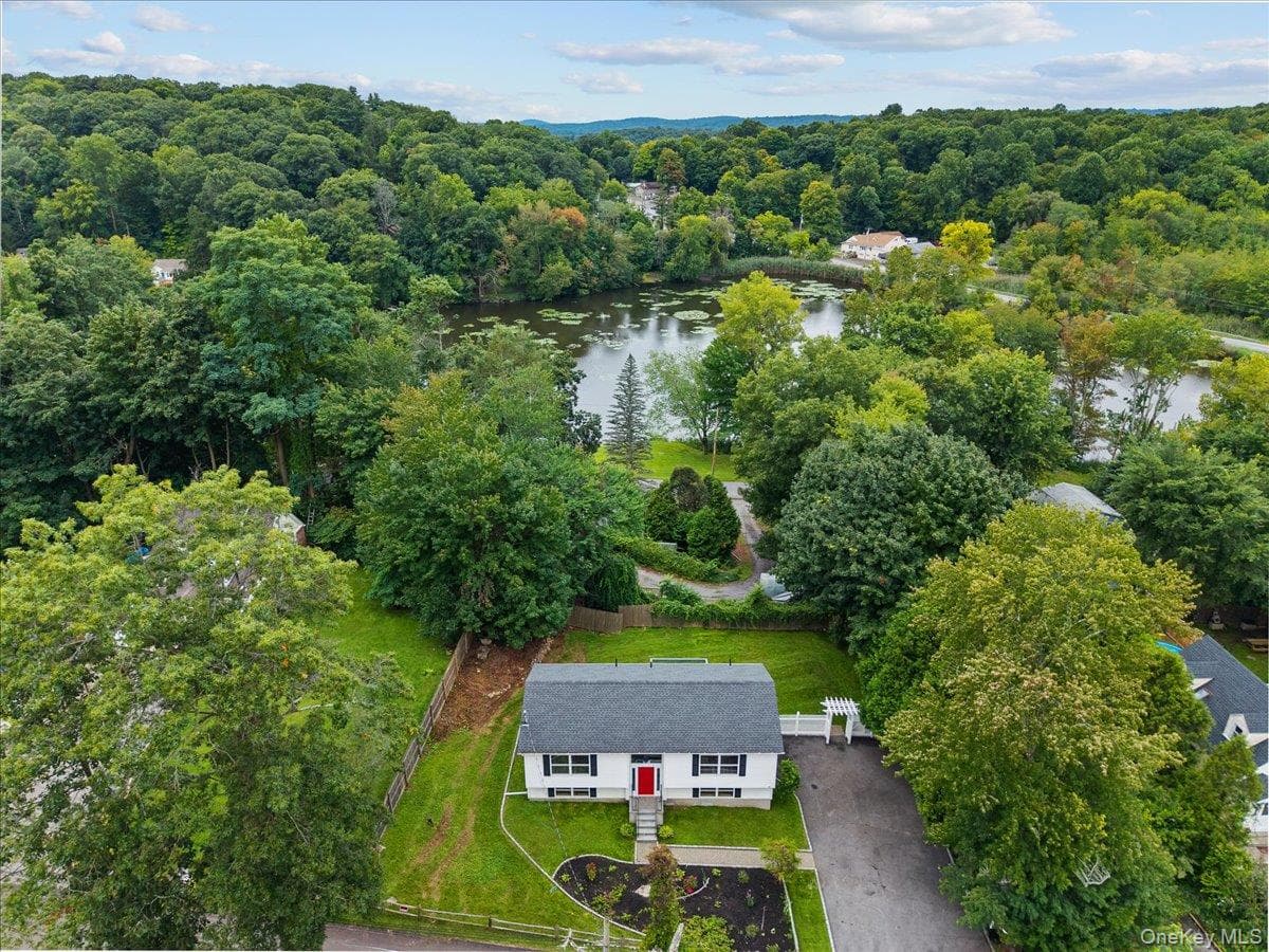 27 Dunwoodie Road, Carmel
