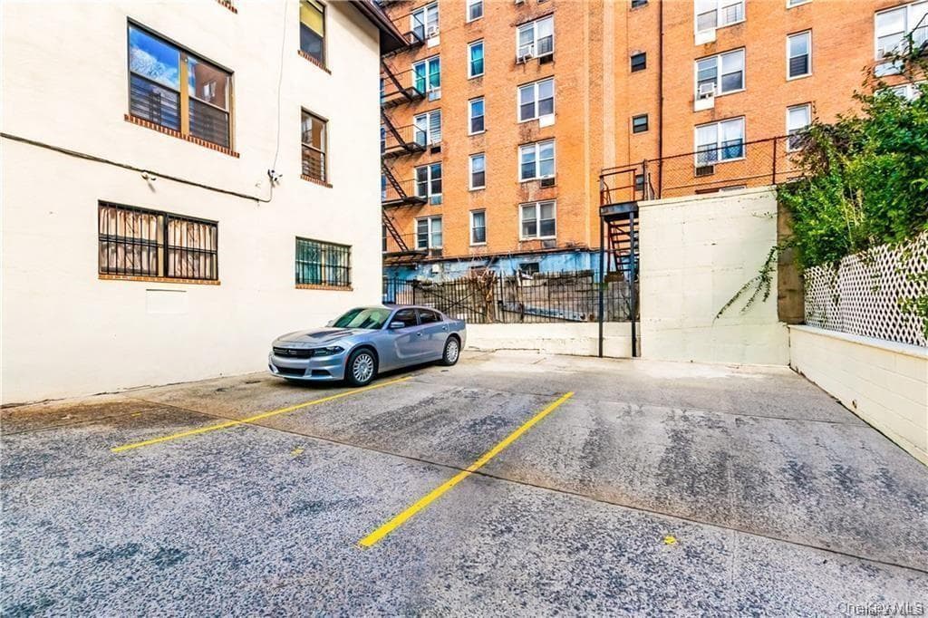 204 W 260th Street thumbnail 6