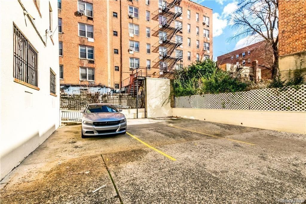 204 W 260th Street thumbnail 15
