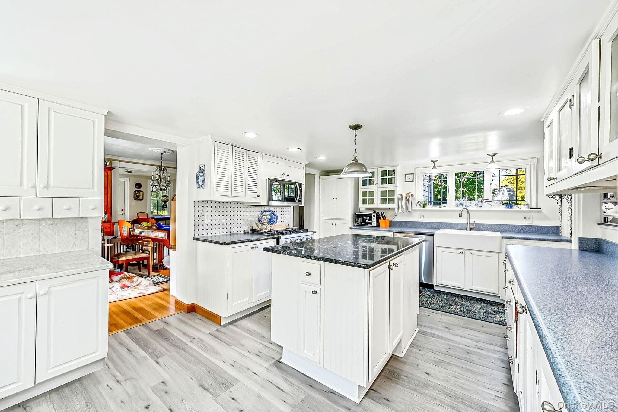 12 Collins Avenue thumbnail 14