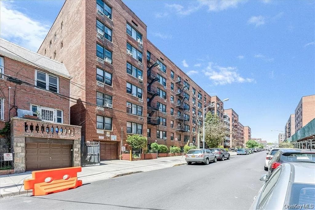 83-25 Vietor Avenue Unit: 5C, Elmhurst