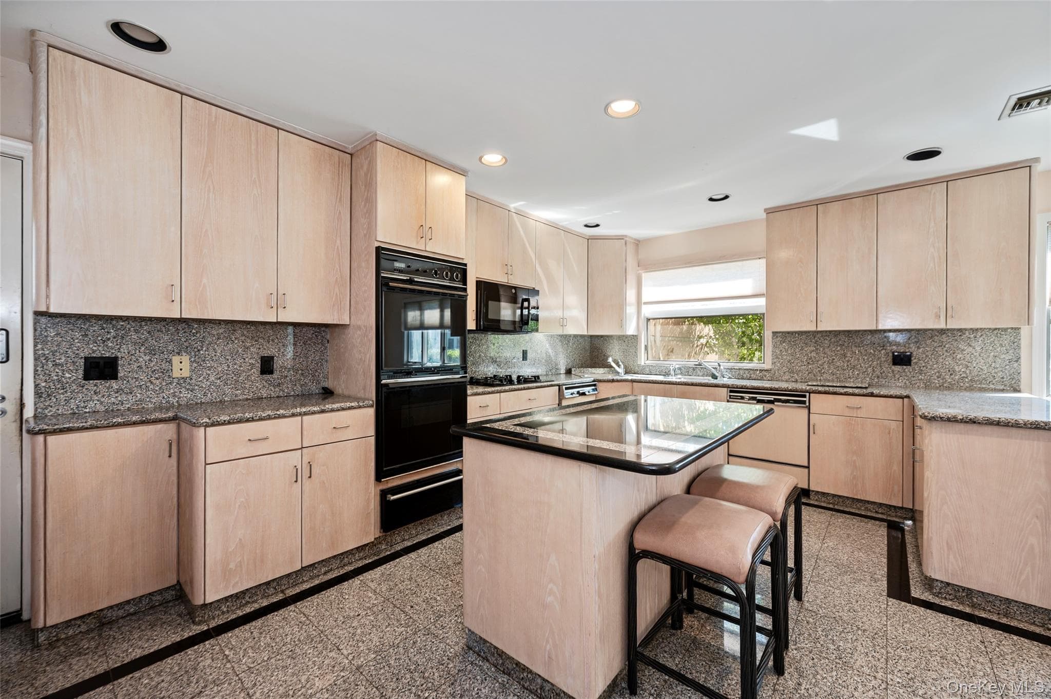 13802 Rockaway Beach Boulevard thumbnail 11