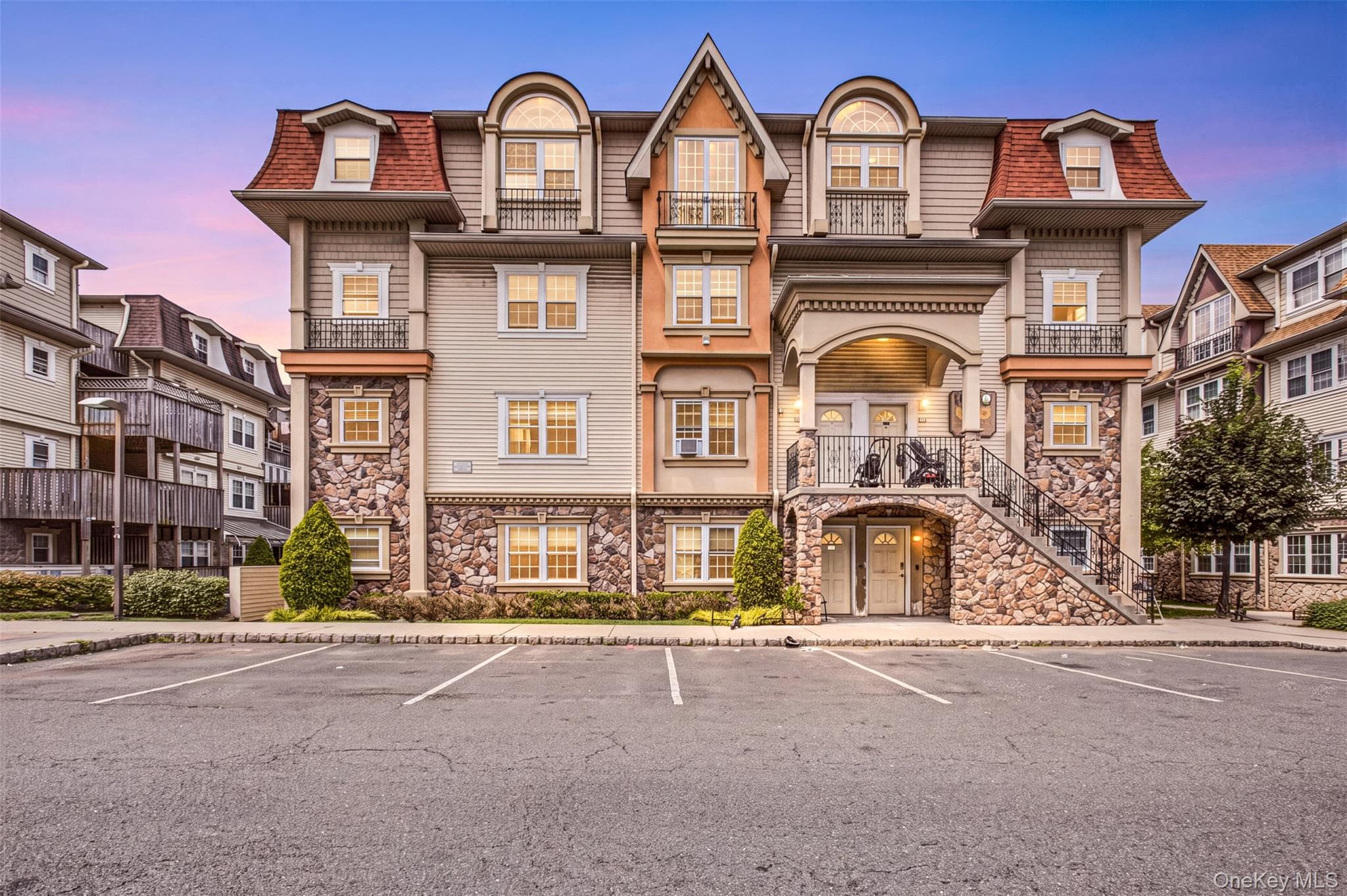 16 Elm Street Unit: 301, Spring Valley