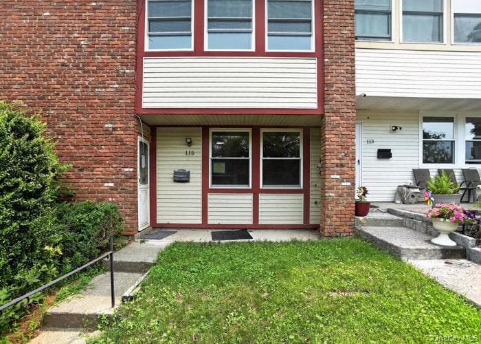 115 Rolling Way, Peekskill