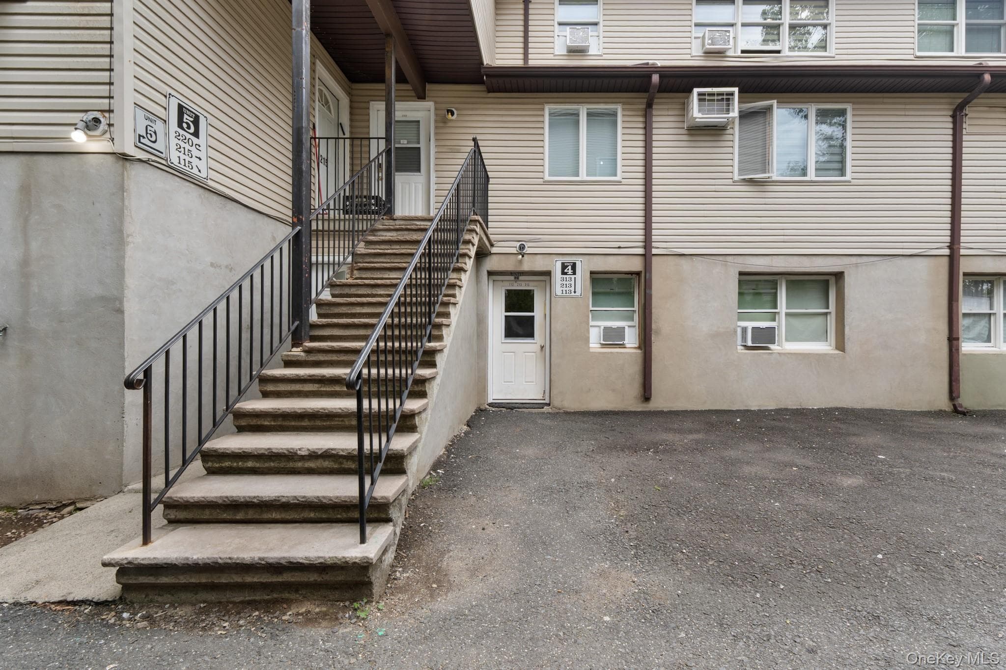 28 Calvert Drive Unit: 4 thumbnail 4