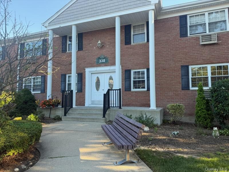 338 Lakeland Avenue Unit: 6 E, Sayville