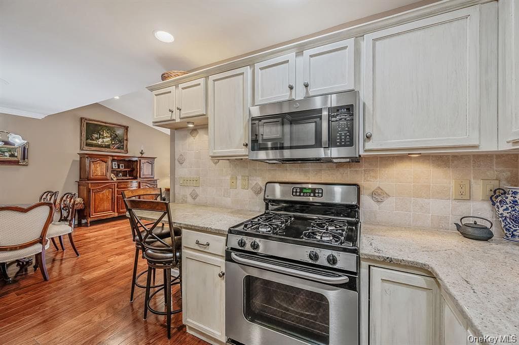 1130 Savoy Drive thumbnail 18