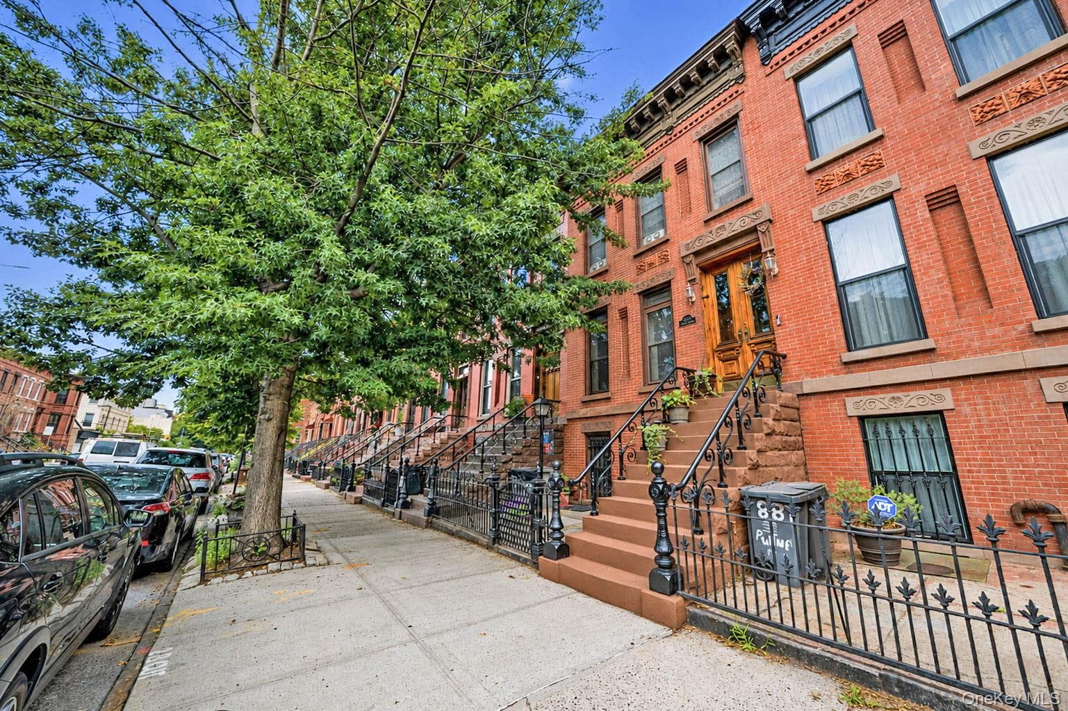 885A Putnam Avenue thumbnail 2