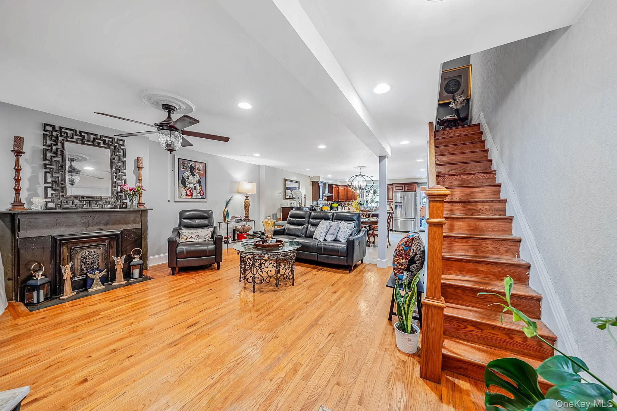 885A Putnam Avenue thumbnail 3