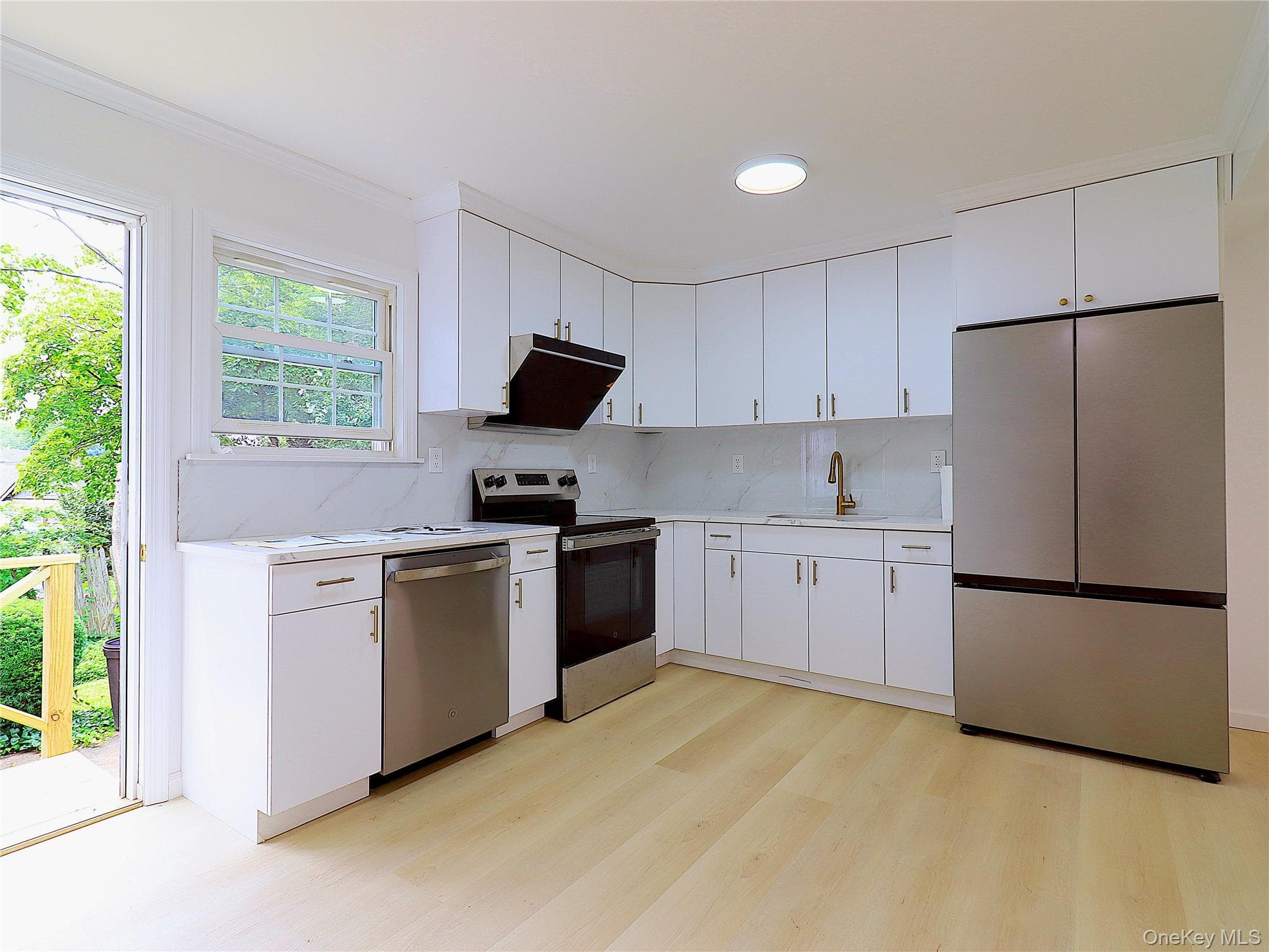 7 Locust Street thumbnail 12