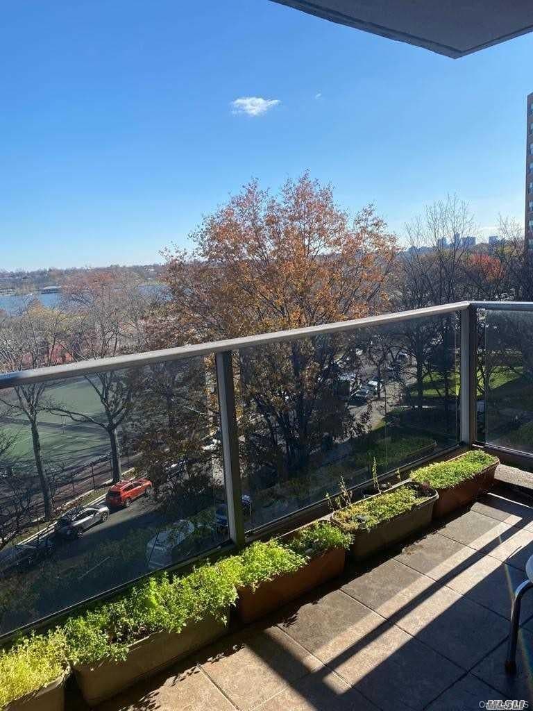 61-20 Grand Central Parkway Unit: C 705 thumbnail 17